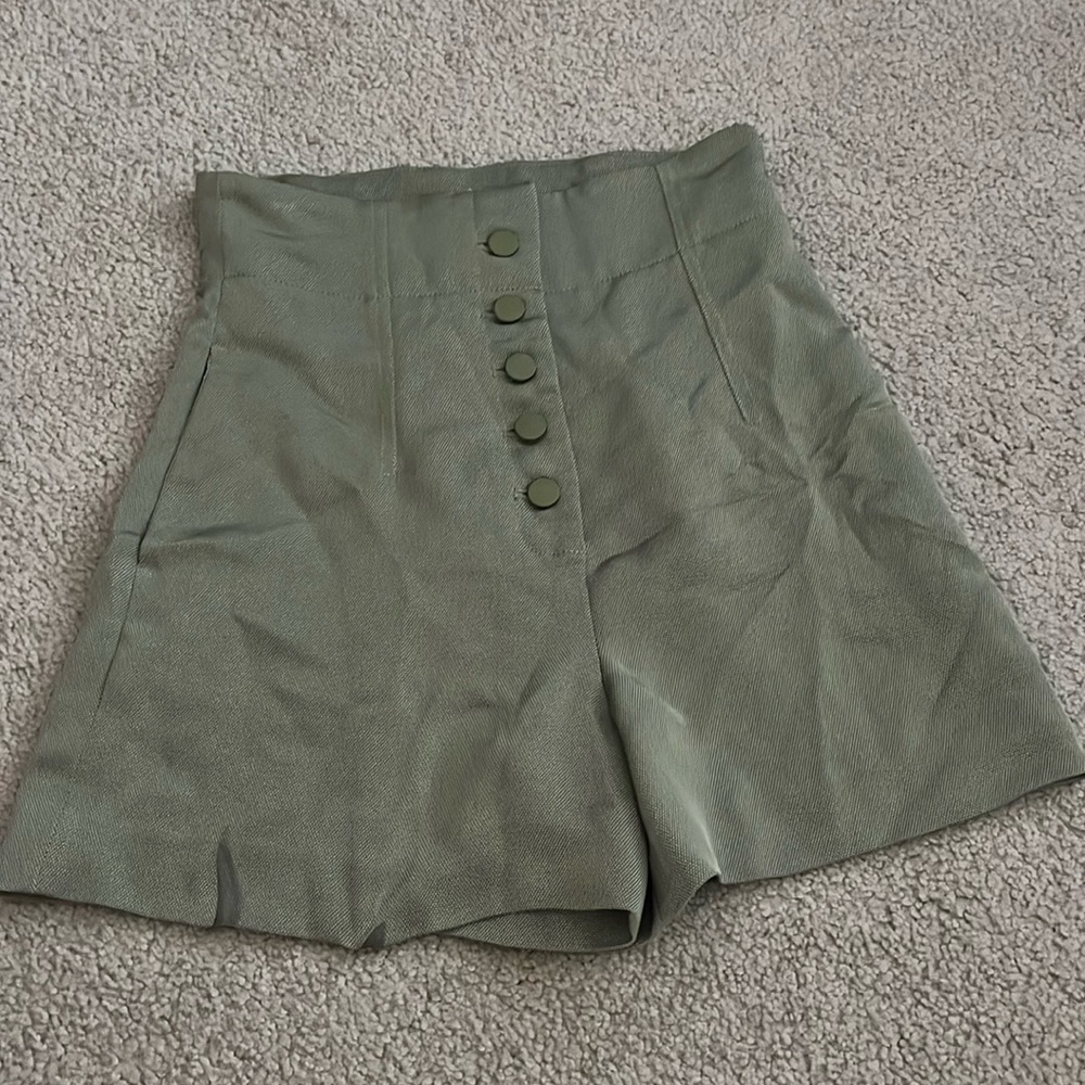 Wilfred Green High-Waisted Shorts
